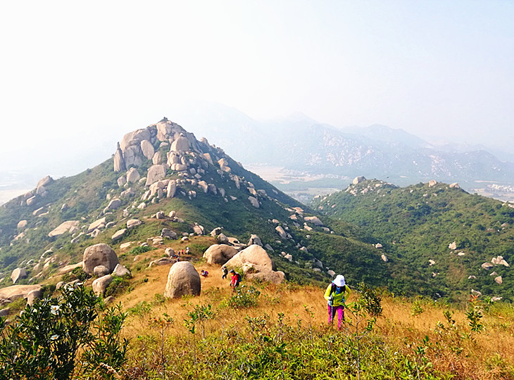 翻山越岭去看海，穿越石头山